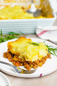 Easy Shepherd S Pie A Delicious Shepherd S Pie Recipe Complete With Ground Lamb Or Beef And Topped With Mashed Potat How To Cook Potatoes Meals Shepherds Pie