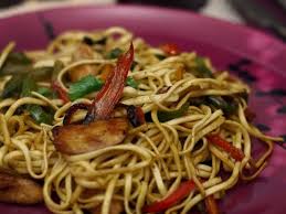 Recette De Nouilles Sautees Poulet Poivrons A L Asiatique Recette Poulet Poivron Nouilles Sautees Poulet Recette Asiatique