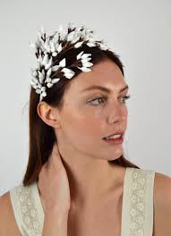 Diadema con ramitas blancas