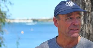 50年未遇！今早鲨鱼游进珀斯市区天鹅河边，咬伤市民！华人抓蟹抓虾爱好者，千万小心！-澳洲亿忆网