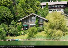 Free online jigsaw puzzle game Seegrundstuck Haus See Bergsee Ufer Lizenzfreies Bild 3780427 Bildagentur Panthermedia
