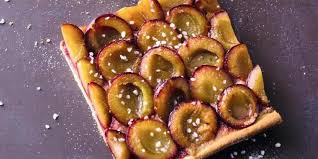 In a separate bowl, mix together the flour, baking powder, salt and almond extract. Mit Streuseln Gelingt Der Zwetschgenkuchen