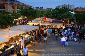 En Juillet Et Aout A Biscarrosse Plage Profitez Du Marche Nocturne Tous Les Soirs Biscarrosse Landes Tourisme