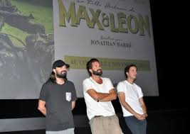 Il quitte le conservatoire de lyon la deuxième année, pour passer un an à l'école de théâtre de robert hossein à reims. Le Palmashow Presente La Folle Histoire De Max Et Leon Le7 Info