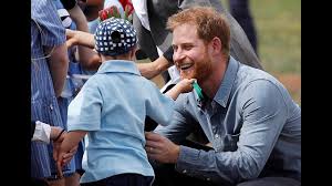 5-year-old tugs Prince Harry's beard in Australia