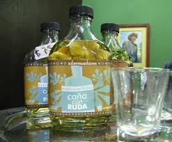 A folkloric note about caña quemada: Agosto Comienza Con La Vacuna De Los Tres Tragos De Cana Con Ruda Norte Chaco