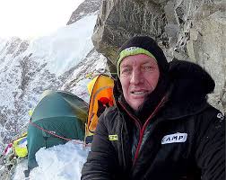 Called the savage mountain owing to its grim reputation for claiming lives, k2 has never been climbed in winter. Polska Wyprawa Na K2 Denis Urubko Schodzi Ze Szczytu Zdobyl K2 Viva Pl