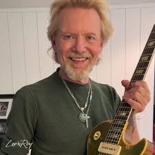 New year, new dreams, old guitar. Lee Roy Parnell Gibson #newyearnewgoals  #ontheroad #newleaseoflife #holdingmyown