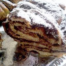 Szárított élesztő (2x7 g), 1 kk só, 3 db tojás, 1,2 dl tej, 15 dkg puha vaj, 1 db narancs reszelt héja (opció), 15 dkg jó minőségű csokoládé, 12 dkg vaj, 5 dkg xilit/cukor, 3 dkg cukrozatlan kakaópor, 10 dkg mandula durvára vágva, 25 dkg xilit / cukor. Fonott Csokiskalacs Jeruzsalemi Kalacs Recept