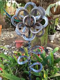 Horse Shoe Flower Von Martismetalcreations Auf Etsy Welding Art Projects Welding Art Metal Garden Art