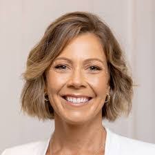 Larissa Rose's Instagram, Twitter & Facebook