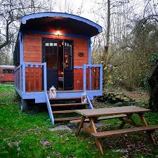 Sejours Insolites Au Fil De L Eau En Picardie Roulottes Et Cabanes En 2020 Sejour Insolite Decoration Exterieur Cabane