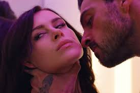 365 dni has brought a lot of fame to italian actor michele morrone, as he plays the lead role of a mafia boss in this film. 365 Dni On Netflix Cast Guide Michele Morrone Anna Maria Sieklucka And More