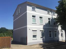Allenfalls wenn fußbodenheizungen eingebaut werden sollen, muss man mit dem estrich. Uberarbeitete Fassade Lasst Wohnhaus Neu Erstrahlen
