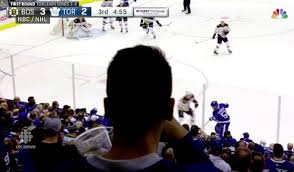 リーフ leaf) is the female player character in pokémon firered and leafgreen. Hockey Fan Blocked View Of Maple Leafs Game With Head People Com