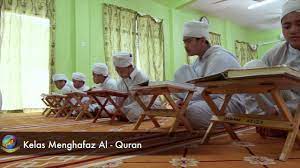 Maahad tahfiz pertama di malaysia memperkenalkan pembelajaran tahfiz dan kemahiran vokasional seiring dengan keperluan pekerjaan dan tuntutan agama. Maahad Tahfiz As Syafie Youtube