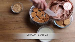 200 gr di ricotta fresca, 200 gr di yogurt, 4 cucchiai di zucchero, 200 gr di pavesini, 200 gr di frutta fresca (frutti di bosco, banane, pesche, kiwi, ananas.), succo/spremuta di frutta. Dolci Veloci In 5 Minuti 10 Ricette Lampo Che Lasceranno Tutti A Bocca Aperta