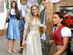 Sandro wagner stürmte in seinen 13 jahren für viele vereine und auch in der nationalmannschaft. Fc Bayern Family Dirndl 2018 Meine Meinung