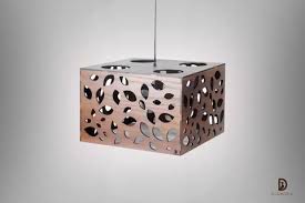 نجفة مودرن بلمسة من الطبيعة بأوراق الشجر المتناثرة على جوانب النجفة يمكنك تعليقها في غرف النوم أو غرفة الجلوس لونها الراقي Ceiling Lights Decor Pendant Light