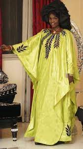 Robe longue fluide, évasée et robe longue droite sur notre boutique rien ligne. Bazin Riche Boubou Africain Avec Broderie Lequipement Est Compose De 3 Pieces Le Boubou Lemballage Et Lenvel African Clothing African Fashion African Attire