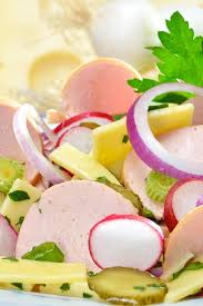 Ob Zum Fruhstuck Oder Abendbrot Bayrischer Wurstsalat Ist Einfach Immer Ein Genuss Bayrischer Das Ensal In 2020 Bayrischer Wurstsalat Wurstsalat Bayrisches Essen