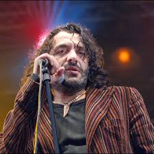 Richey james edwards des manic street preachers. Mort De Rachid Taha Le Chanteur Souffrait D Une Maladie Rare Depuis 30 Ans Femme Actuelle Le Mag