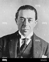 Leonard Reilly's Instagram, Twitter & Facebook