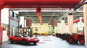 Avviò la produzione in piccola serie di veicoli elettrici per i campi da golf e, segretamente, fornì la sua consulenza alla rinata bugatti di campogalliano dove, data la sua presenza, erano confluiti valenti tecnici e operai della lamborghini, al tempo gestita dalla chrysler. The Ferruccio Lamborghini Museum Turns 6 Motor Valley Il Sito Della Terra Dei Motori Dell Emilia Romagna
