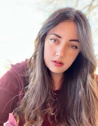 Shannon Wolf's Instagram, Twitter & Facebook