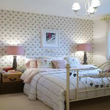 The latest from the shabby chic decor movement is the concept of using fabrics that have been around for years. Photos And Tips For Decorating A Shabby Chic Bedroom