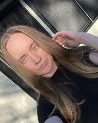 Anna Knudsen's Instagram, Twitter & Facebook