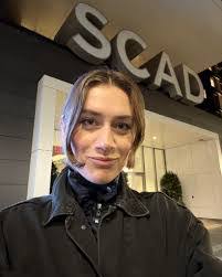 Laura Behr's Instagram, Twitter & Facebook