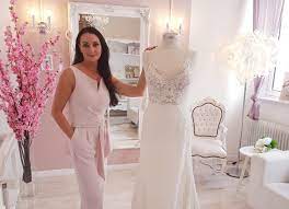 We would like to show you a description here but the site won't allow us. Wiedereroffnung Nach Corona Wie Das Traditionshaus Brautmoden Renger Den Neuen Alltag Erfolgreich Bewaltigt Bridal Times