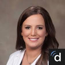 Amanda Downer's Instagram, Twitter & Facebook