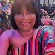 Rest in peace to Eva Isaac the queen of the front row at Showtime At The  Apollo. Such a great lady & yes also an Apollo legend herself.. Check out  the short