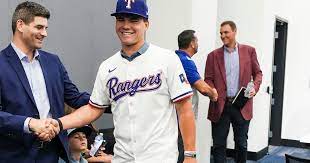 Texas Rangers introduce first-round pick Gavin Fien: 'Hard to find anything  negative'
