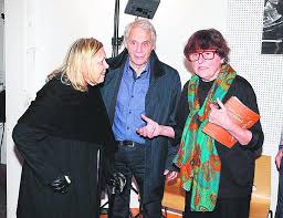 Josef laufer i inne top piosenki, które są teraz popularne w stacjach radiowych na całym świecie. Manzelka Laufera Po Toxickem Soku Poprve Na Verejnosti Slavila S Janzurovou Blesk Cz