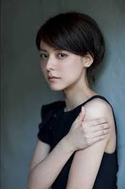 Leave two sections loose in the front, then slip a headband just behind your ears, gathering the back of the hair into a low ponytail. 20 Pretty Short Asian Hairstyles