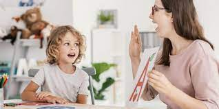 Logopädinnen und logopäden sind fachpersonen für sprache, sprechen, redefluss, stimme sowie schlucken. Logopadie Fur Kinder Ablauf Methoden Dauer Und Kosten Im Uberblick