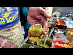 The flavors and dishes here are unmatched! Bollywood Style Panipuri Serving 14 Flavours Of Golgappa Puchka Indian Street Food Food Review Asia