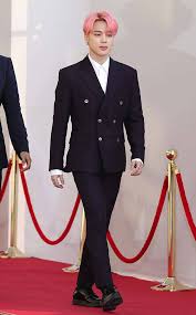 Bts Jimin And Blackpink S Jisoo Named Fashion S Top Influencers In 2019 Fashion Bts Jimin Red Carpet Looks