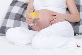 Es Seguro Beber Agua De Limon Durante El Embarazo