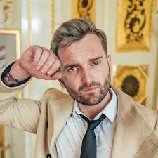 Daniel Rusin znany jako „Reżyser Życia” prowadzi swój kanał na YouTube od  25.03.2007r., rozpoczął przygodę z nim publ