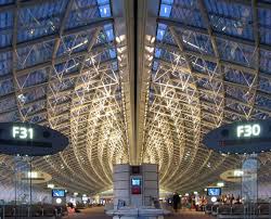 Northeast of paris, charles de gaulle airport, also known as roissy, offers direct flights to the most countries and hosts the most. Epingle Sur Architecture Fly Tom