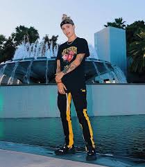 Pin By Macky On Karin And Sky Lesbian Outfits Tomboy Chic Outfits Tomboy Outfits