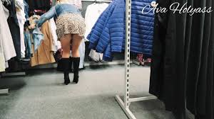 私をスパイし、買い物中にパンチラ