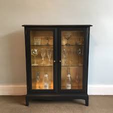 Maybe you would like to learn more about one of these? Upcycled Vintage Hirsch Display Getrankeschrank Handbemalt In Graphit Dunkelgrau Blattgold Lagerung Glassch Glass Cabinets Display Glass Cabinet Drinks Cabinet
