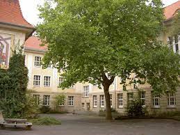 Herausgeber (abgekürzt meistens hrsg., seltener hg.), eine person oder personengruppe (bei mehreren einzelpersonen abgekürzt auch hgg. Hainberg Gymnasium Gottingen Wikipedia