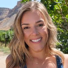 Natalie Como (@HelloMissComo)