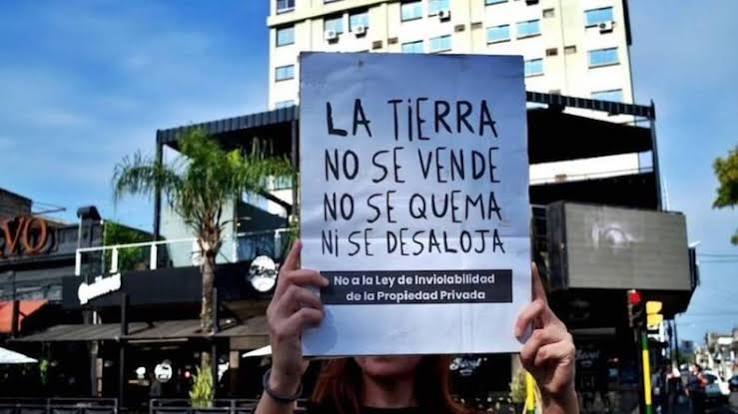 Ley de Tierras: la Defensoría del Pueblo bonaerense logró una cautelar contra la derogación de la norma